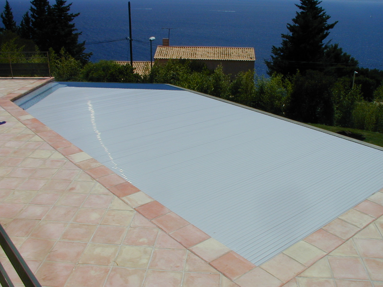 in ground vanashing edge automatic rigid slated pool cover Covertech Grando 7